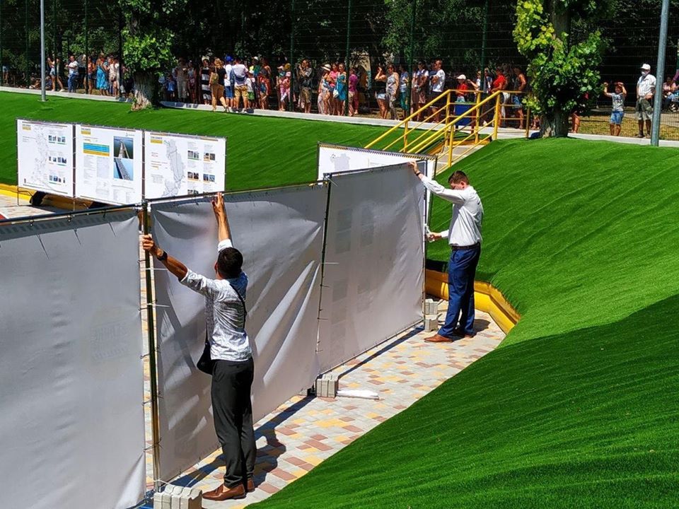 Под Одессой затопило стадион, который торжественно открыл Зеленский (фото)